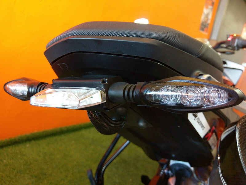 Ktm Duke 890 [ACCESS DESIGN] - Support de plaque d'immatriculation à hauteur de roue noir KTM Duke 790/890