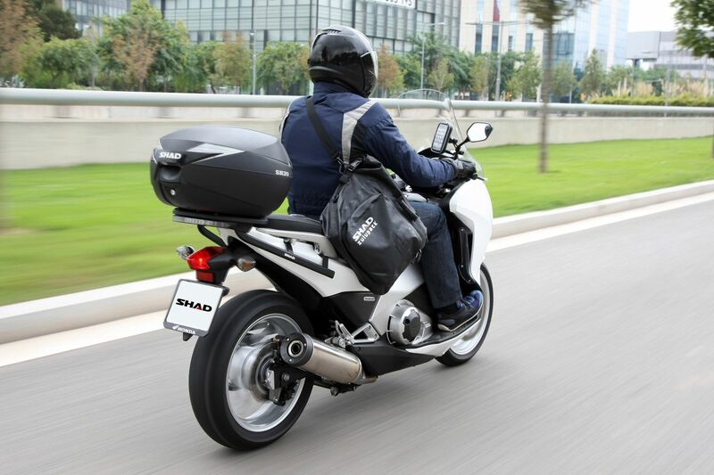 Kawasaki J 125 [SHAD] - SH39 top case noir 3kg 39L