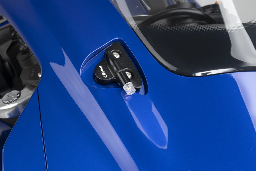 YAMAHA YZF-R1M [2025] – Rear view mirror caps with tab indicator set – Black