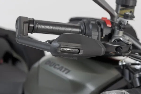 Triumph Daytona 955 [SW-MOTECH] – Hebelschützer mit Windschutz