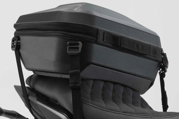 aprilia smv 750 dorsoduro [SW-MOTECH] – Urban ABS top case tension strap variant with floor insert