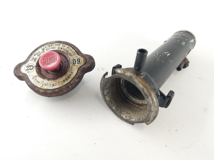Suzuki GT 750 [1973] - Radiator filler neck