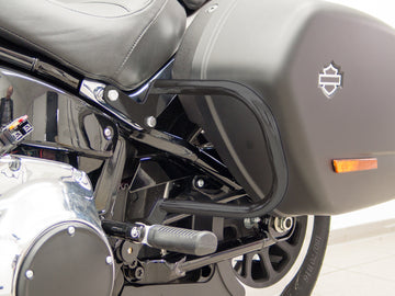 Harley Davidson Softail Sport Glide (Milwaukee-Eight 107/114) [2018] - Hintere Schutzbügel für Koffer, schwarz