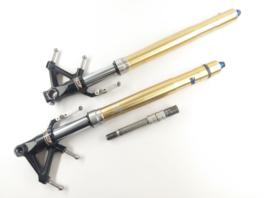 Triumph Speed ​​​​Triple 1050 515NJ [2006] - Fourche télescopique avec joints d'arbre d'essieu qui fuient