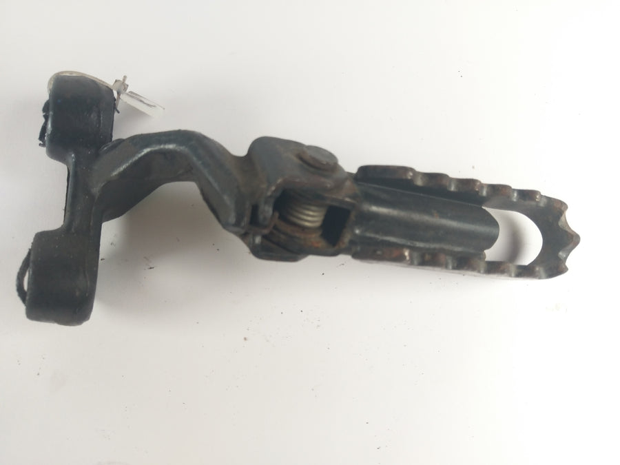 Suzuki DR 650 SP42B - footrest right complete
