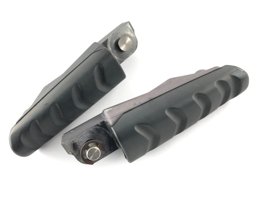 BMW F 800 ST [2006] - Passenger footrests right and left