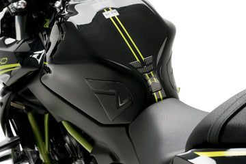 KAWASAKI Z 650 [2025] – Protection de réservoir spécifique – Look carbone
