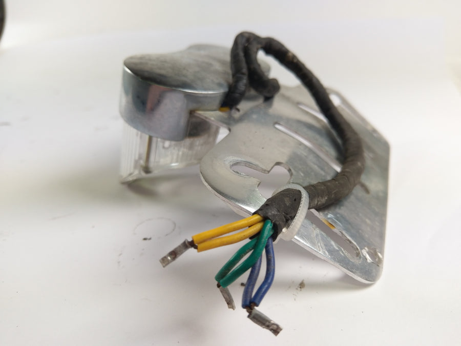 Honda CB 750 K (Z) RC01 - Feu arrière avec support de plaque d'immatriculation