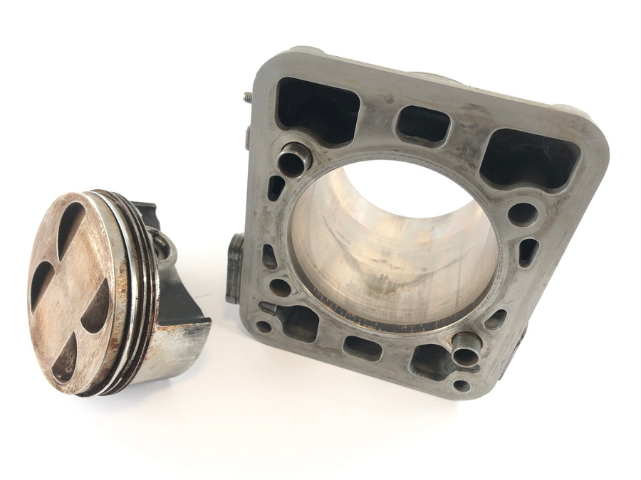 Ducati 888 Strada [1993] - Cylindre à piston Cylindre horizontal à piston
