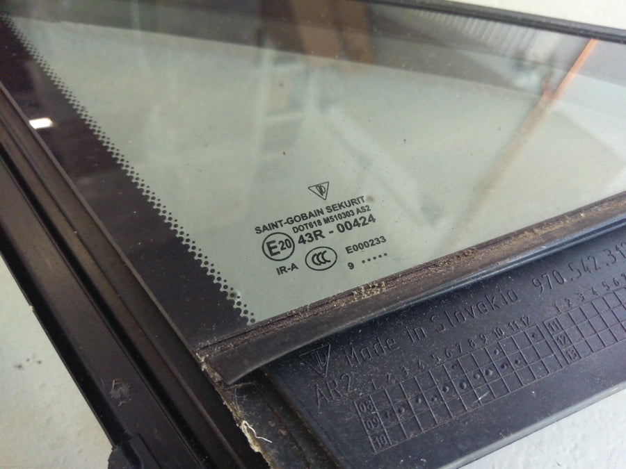Porsche Panamera Turbo [2010] - Window pane triangular window rear right and left