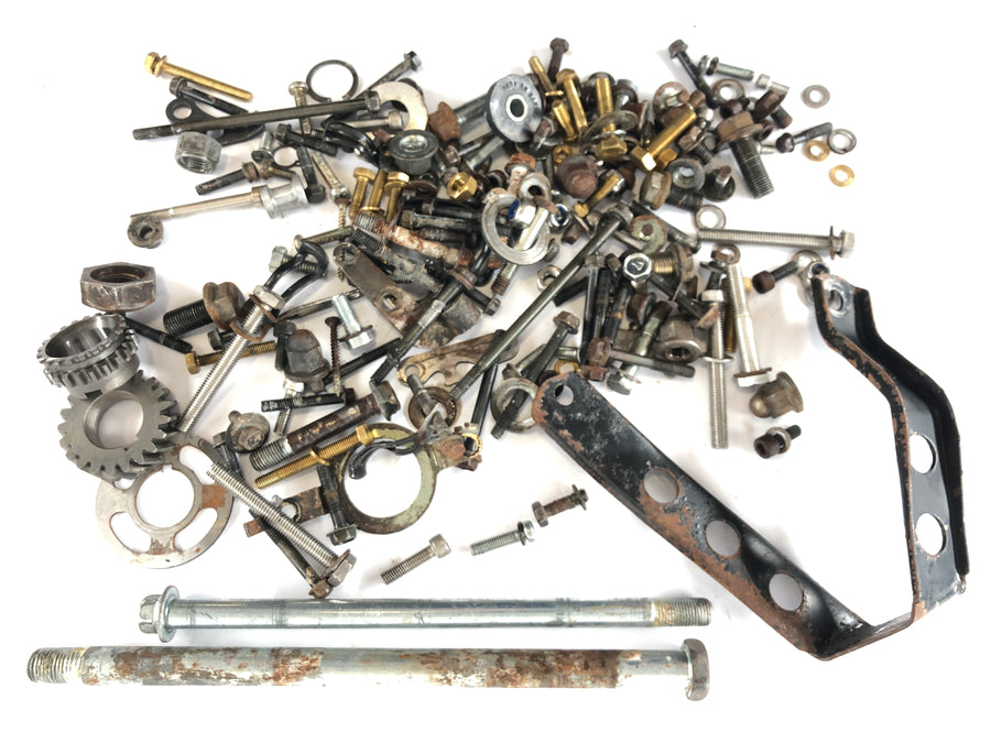 Suzuki DR 250 SJ41A [1982] - Screws and remaining parts bundle