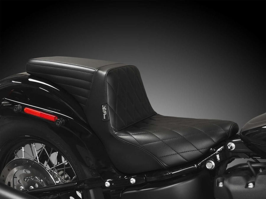 Harley Davidson FLSL [2018-2021] – Kickflip Sitz Gefaltete Naht Gripp Tape Schwarzes