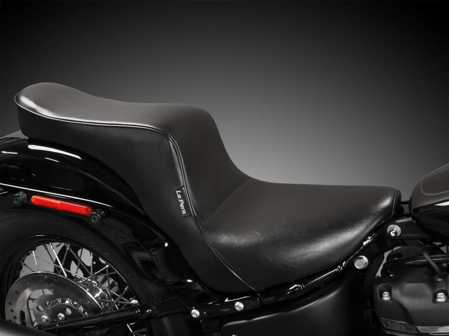 Harley Davidson FXBR [2023-2025] – Cherokee Sitz Glattes Schwarzes Vinyl