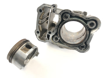 Honda XRV 750 Africa Twin RD04 [1993] - Cylindre avec piston arrière - 0