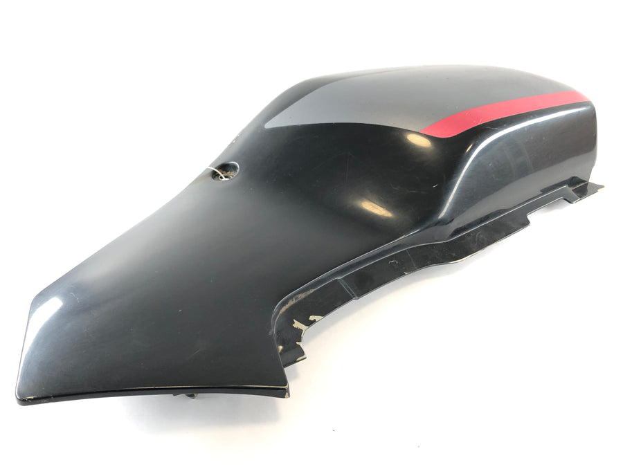 Yamaha XTZ 750 Super Tenere 3LD [1995] - Patte de fixation du panneau latéral arrière droit cassée
