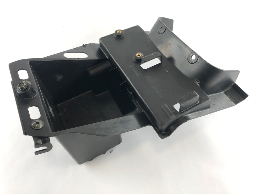 Kawasaki VN 800 Classic [2005] - Rear underbody storage compartment
