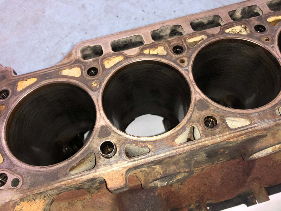 BMW M 535i E28 [1986] - Motorblock Zylinder mit Kolben
