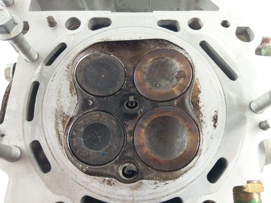 Aprilia RSV 1000 Tuono RP [2005] - Cylinder head
