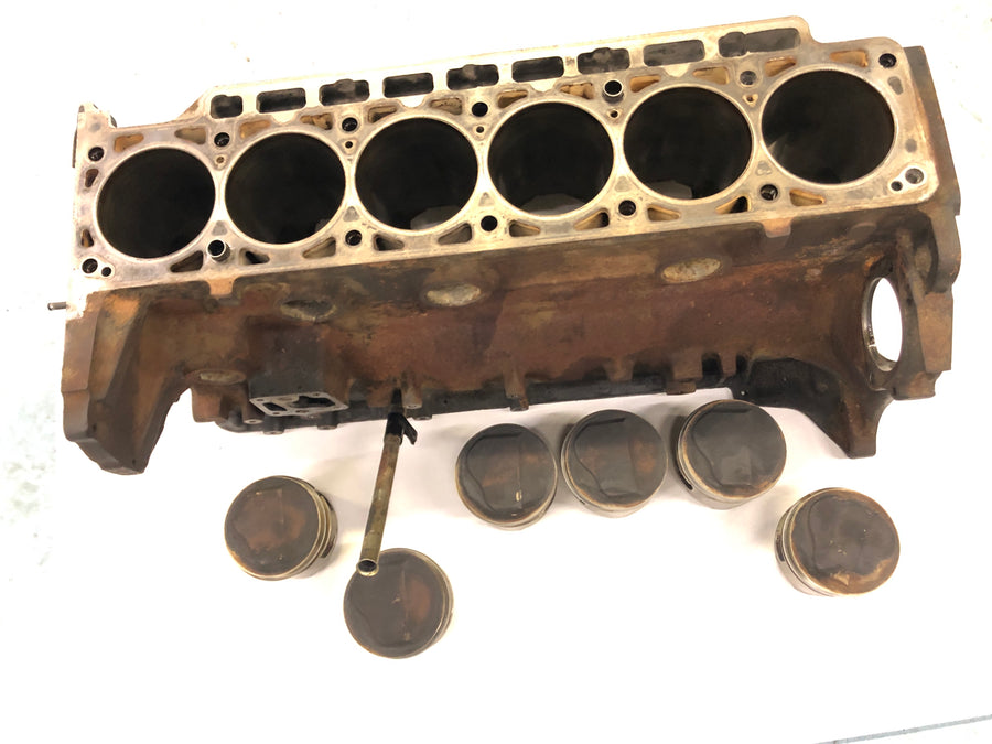 BMW M 535i E28 [1986] - Motorblock Zylinder mit Kolben