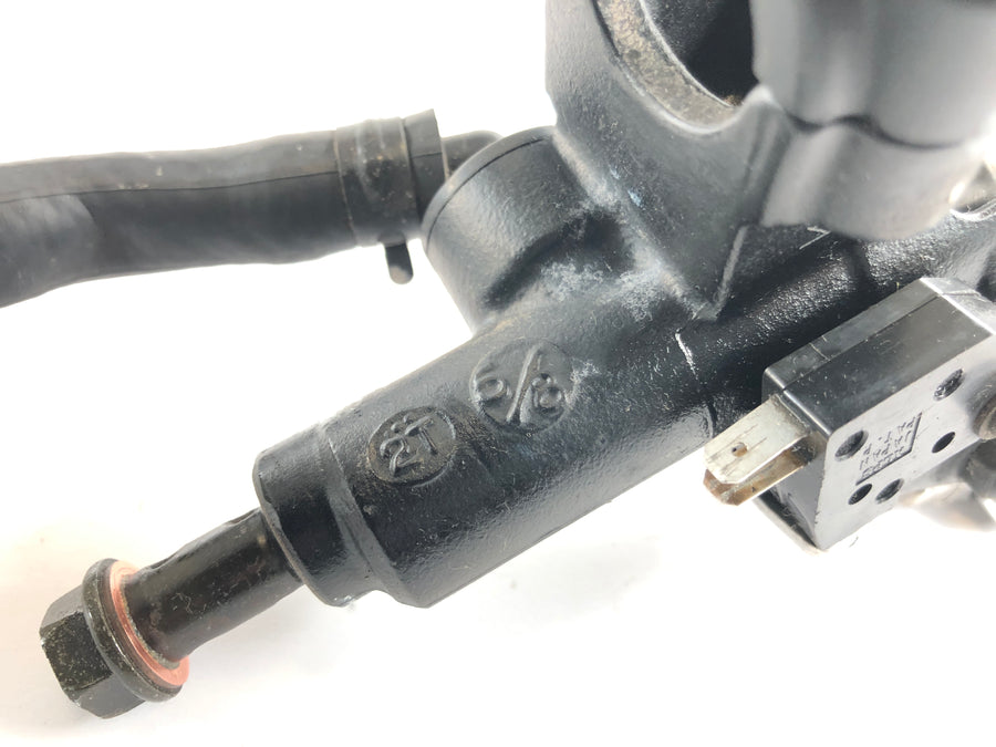 Yamaha YZF 750 R 4HN [1995] - Pompe de frein à main