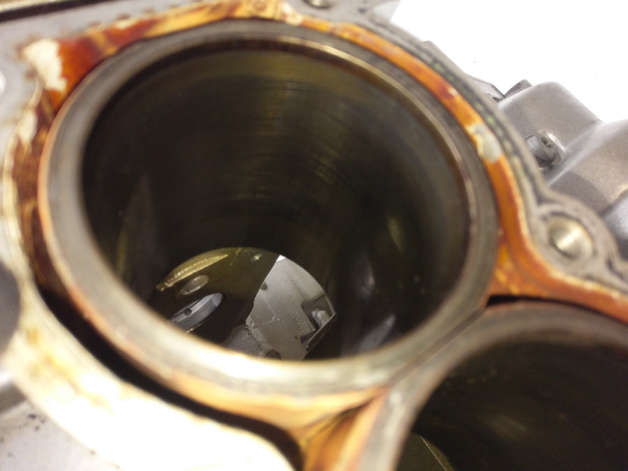 Triumph Sprint 955i RS T695 [2000] - Carter moteur vide avec piston
