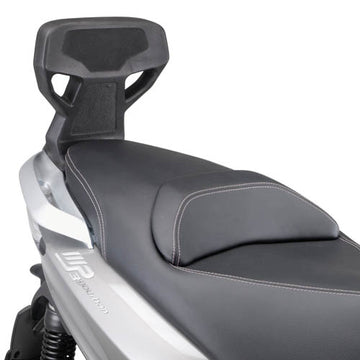 Piaggio Mp3 300 HPE [GIVI] - Beifahrer-Rückenlehne die Montage erlaubt nicht die Befestigung von Träger und Koffer