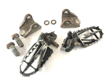 Honda CRF 450 R [2003] - Fahrerfußrasten rechts und links