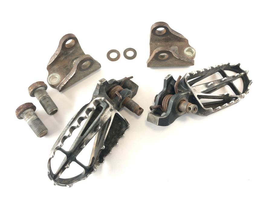 Honda CRF 450 R [2003] - Fahrerfußrasten rechts und links