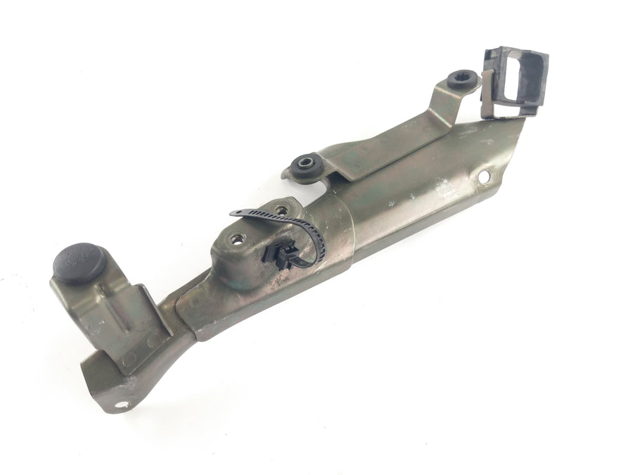 Suzuki Intruder 1500 VL [2000] - unit holder