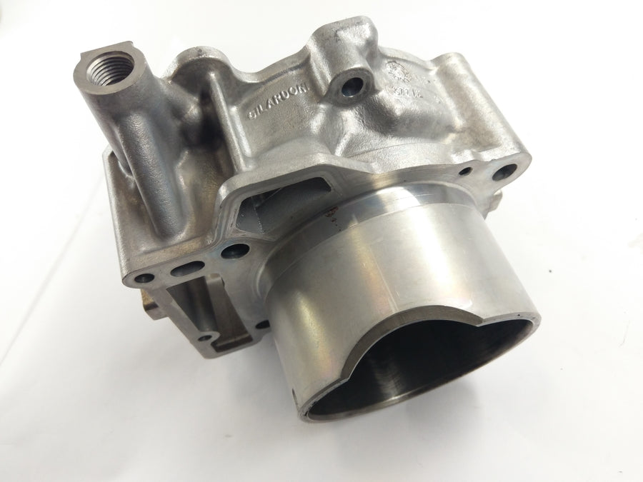 Aprilia RST 1000 Futura [2004] - Cylindre avec des pistons