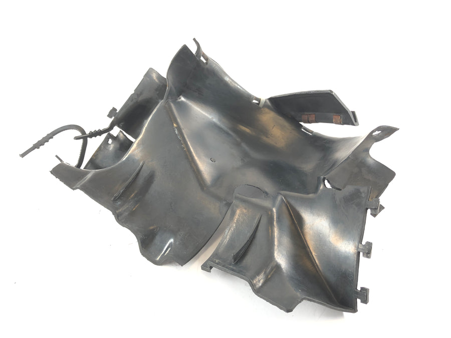 Yamaha V-max 1200 2EN [1997] - Protection anti-éclaboussures de couvercle de cylindre avant