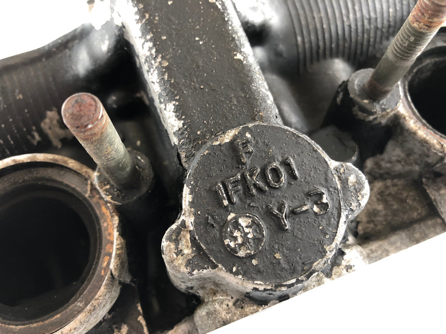 Yamaha V-max 1200 2EN [1997] - front cylinder head