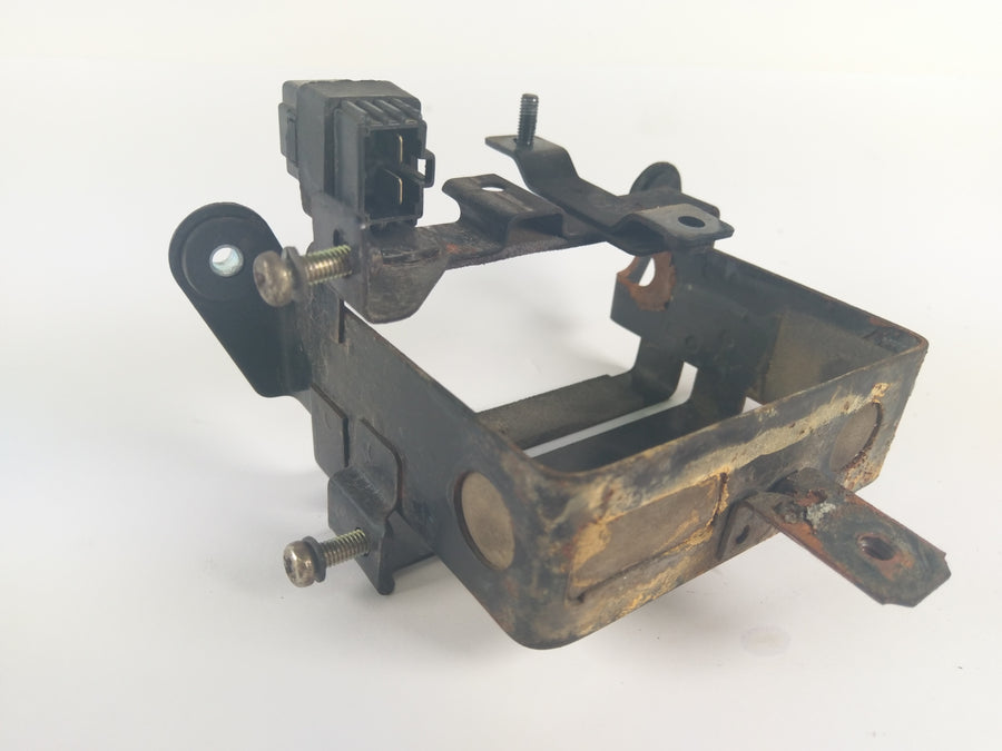 Suzuki DR 650 SP42B - Battery box with fuses