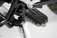 Triumph Scrambler 1200 XE [2025-2026] - Repose-pieds ION – photo 3