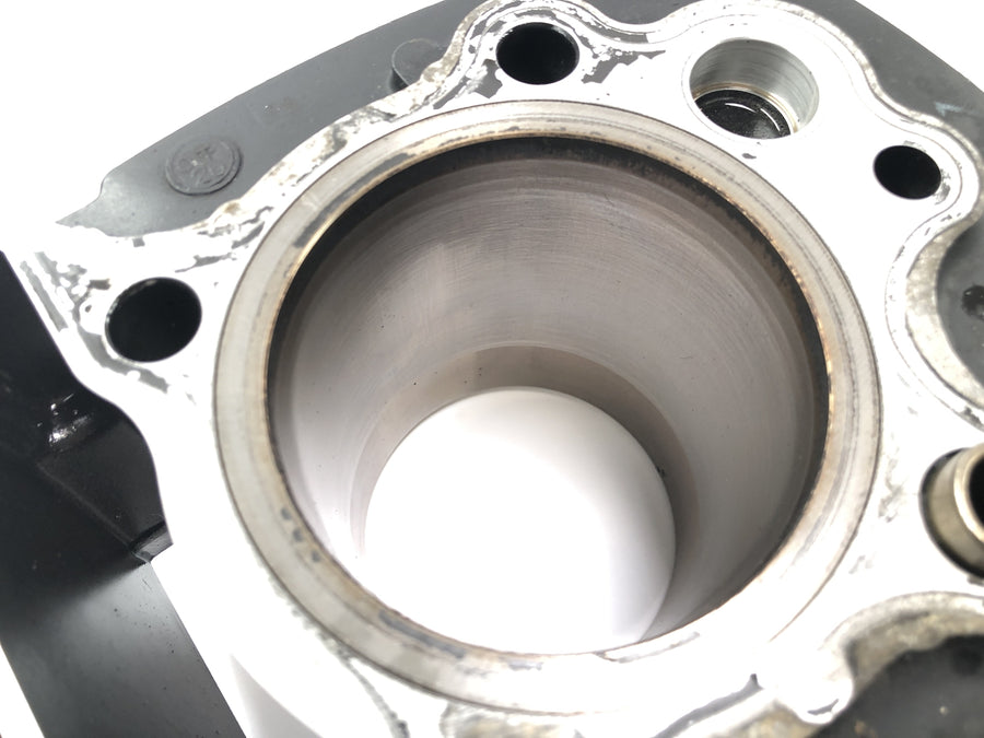 Yamaha XVS 650 Drag Star VM03 [2001] - Cylindre avec des pistons à l'avant