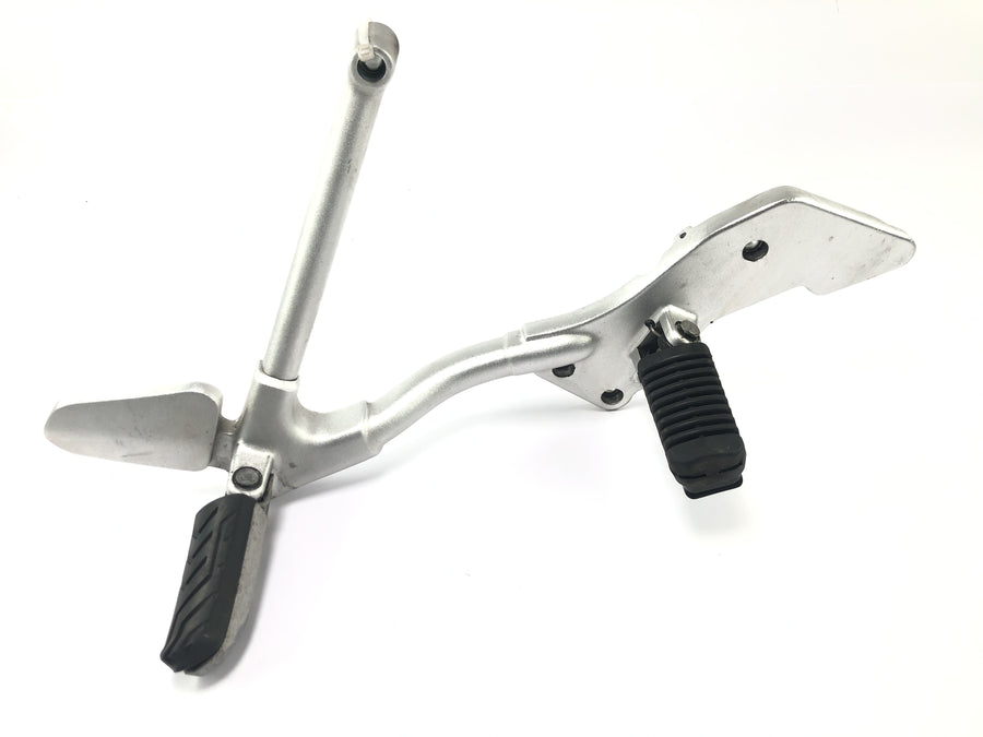 Moto Guzzi Stelvio 1200 8V [2016] - Footrest system on the right, driver's footrest and pillion passenger's footrest with bracket