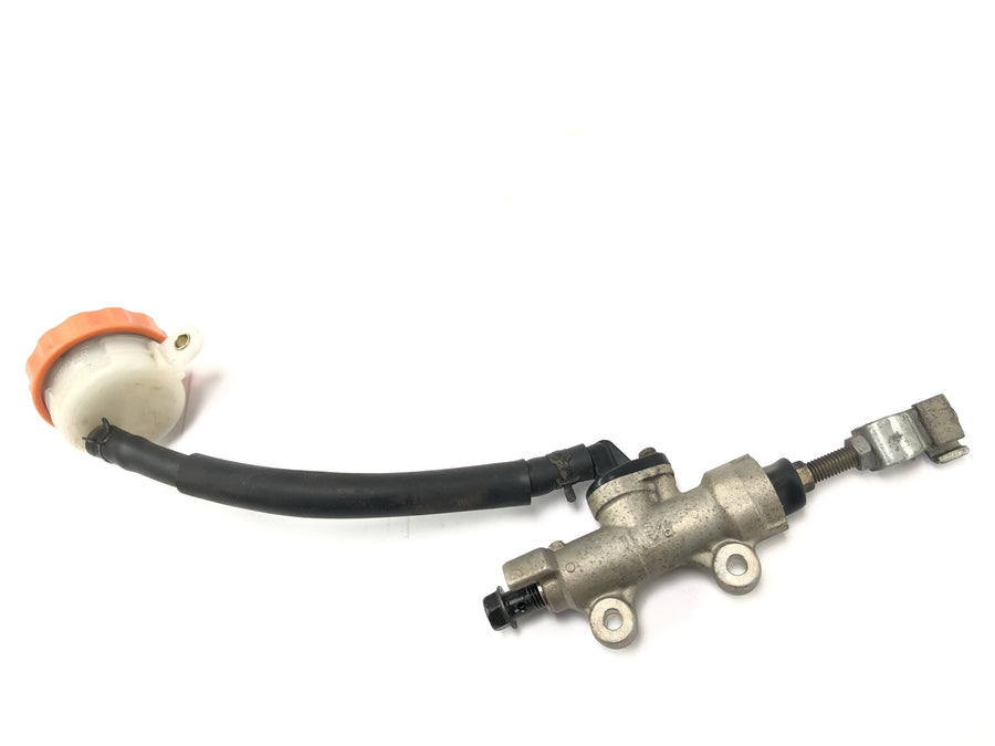 Honda CBR 900 RR SC28 [1994] - brake pump at the back foot brake