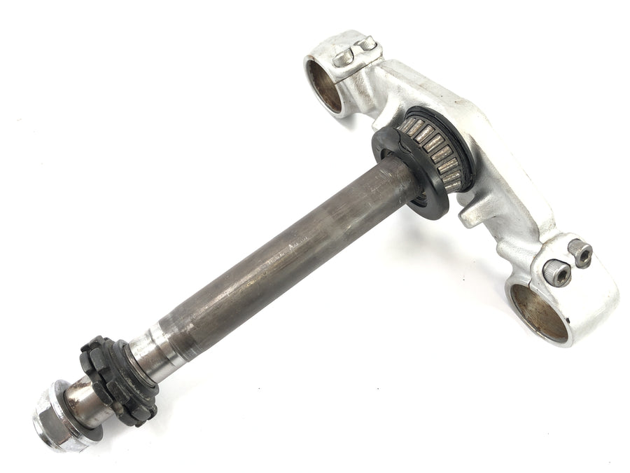 Kawasaki ZR7 ZR750F [1999] - fork bridge below
