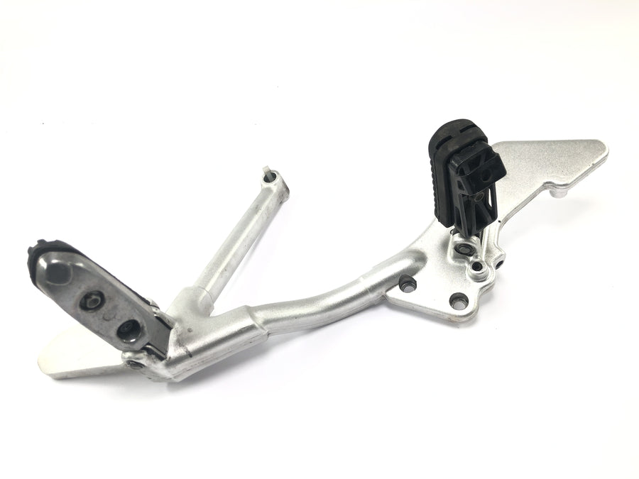 Moto Guzzi Stelvio 1200 8V [2016] - Footrest system on the right, driver's footrest and pillion passenger's footrest with bracket