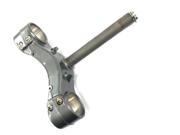 Cagiva Planet 125 [1998] - support de tête de direction de pont de fourche inférieur