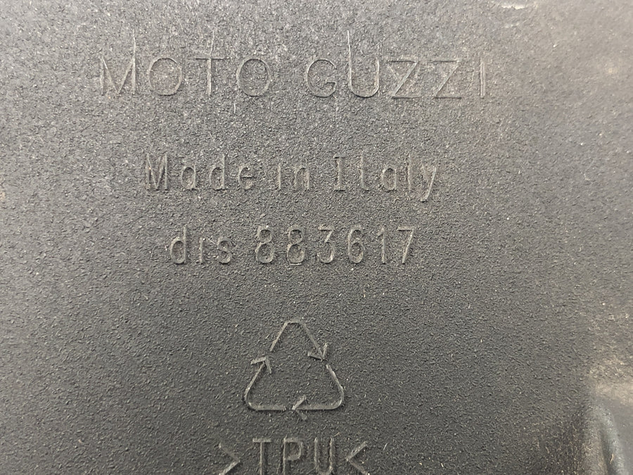 Moto Guzzi Stelvio 1200 8V [2016] - Batteriefach Batteriekasten Gummi mit Ablauf