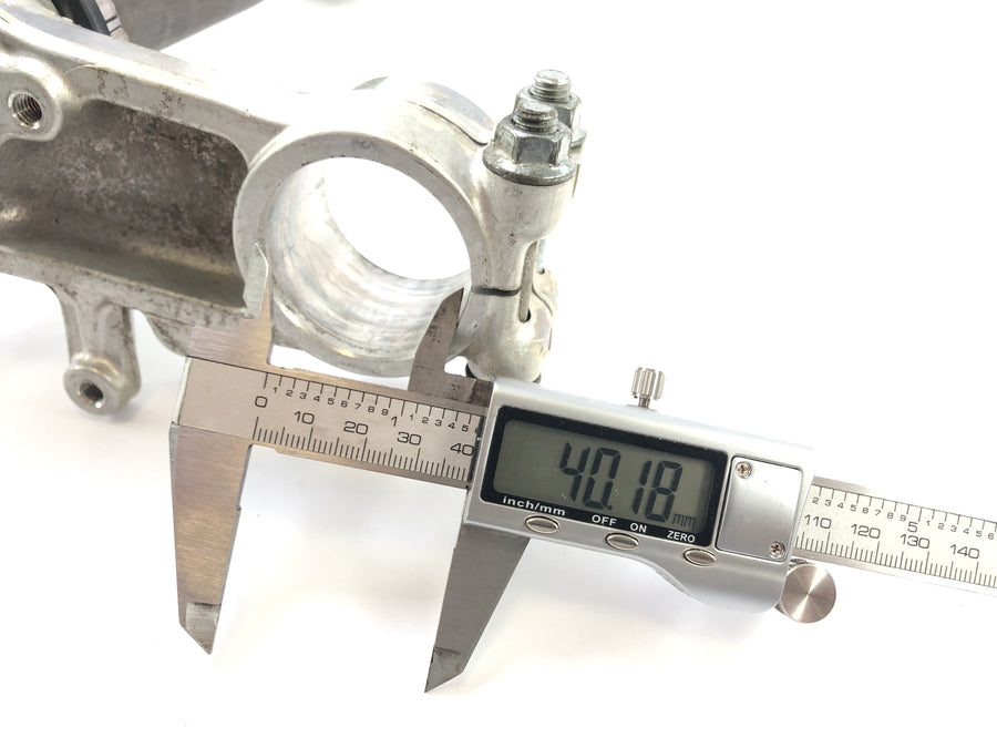 Yamaha DT 125 DE06 [2005] - lower triple clamp