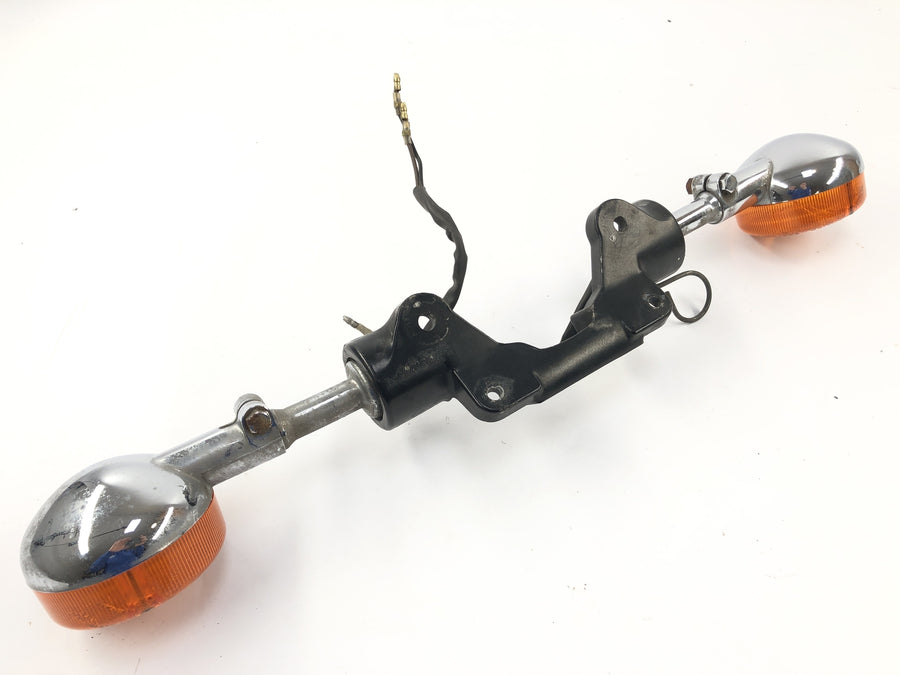 Yamaha XV 750 5G5 [1982] - turn signal with bracket at the front