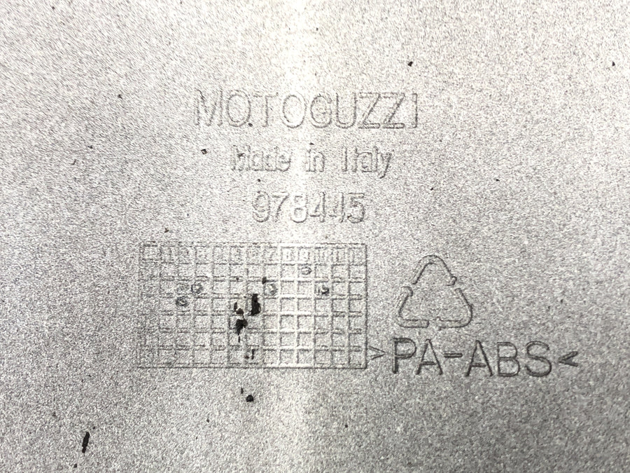 Moto Guzzi Stelvio 1200 4V [2009] - Feuille de protection des ailes à l'avant Fender de la roue avant avant