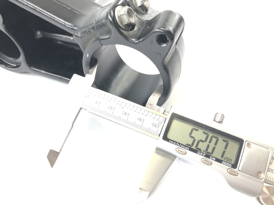 Aprilia RST 1000 Futura [2002] - Fork Bridge ci-dessous