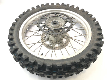 Yamaha YZ 426 F [2000] - jante arrière, pneu à rayons arrière avec disque de frein et plateau