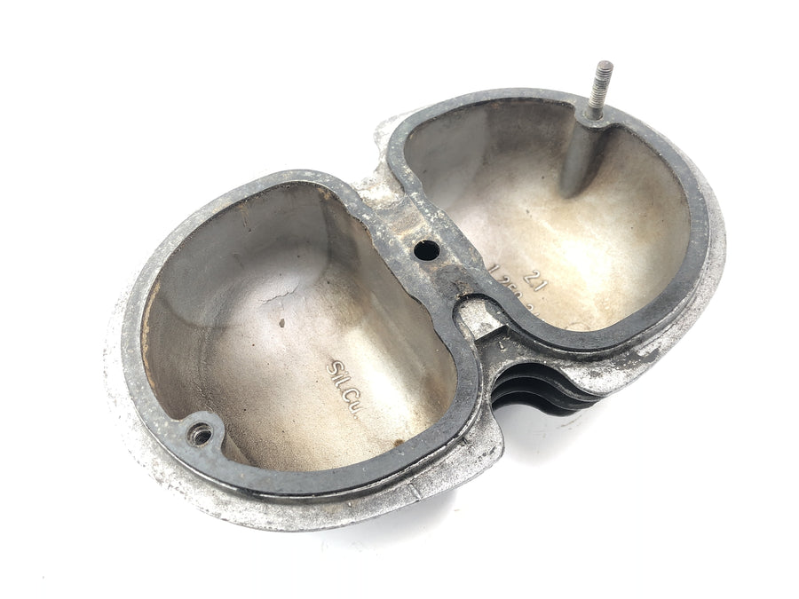 BMW R75/5 [1973] - valve lid on the right