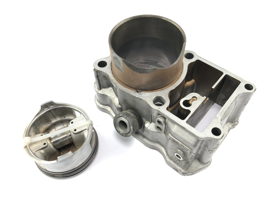 Honda XRV 750 Africa Twin RD04 [1990] - cylinder with piston at the front