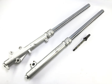 Yamaha DT 125 DE06 [2005] - Fourche télescopique avec axe