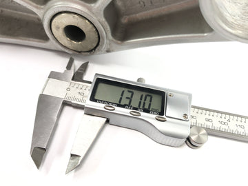 Triumph Street Triple R 675 D67LD [2010] - fork bridge below - 0